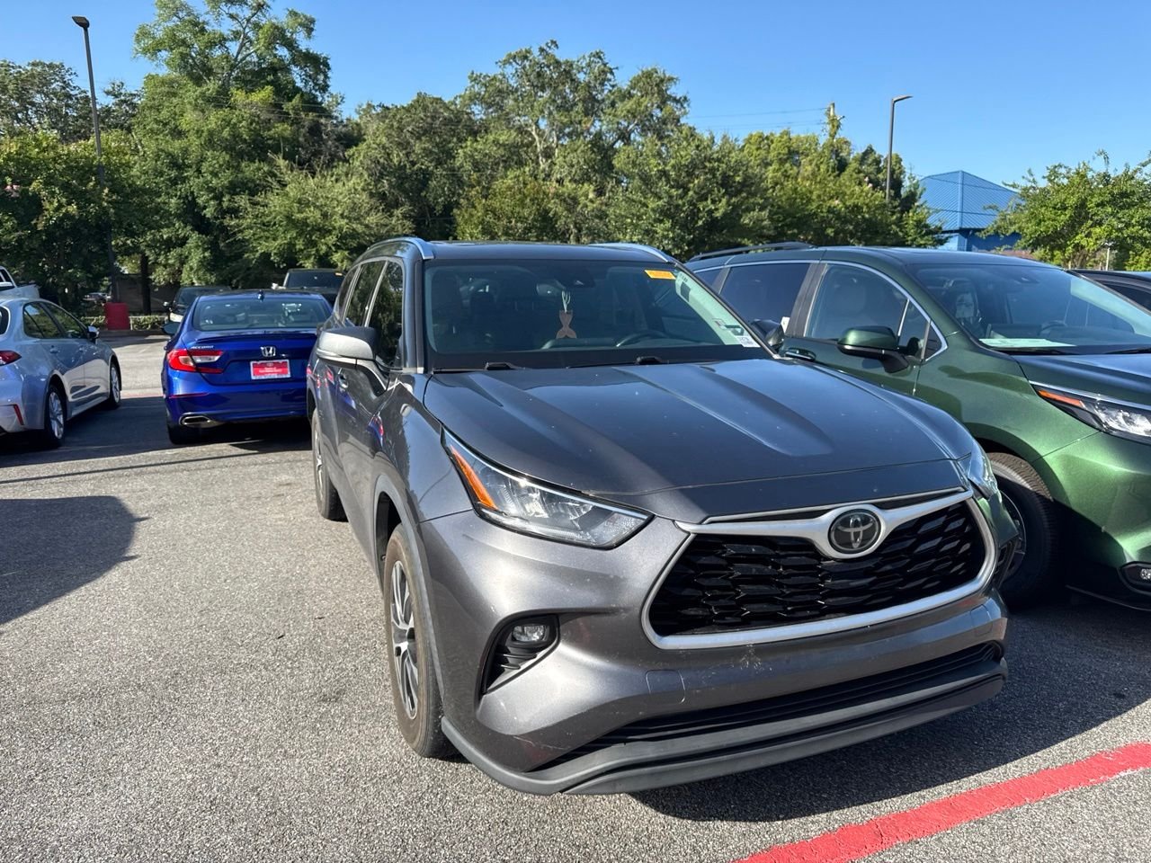 Used 2020 Gray Toyota XLE image 3