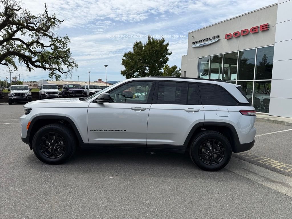 Used 2025 Silver Jeep Altitude X image 2