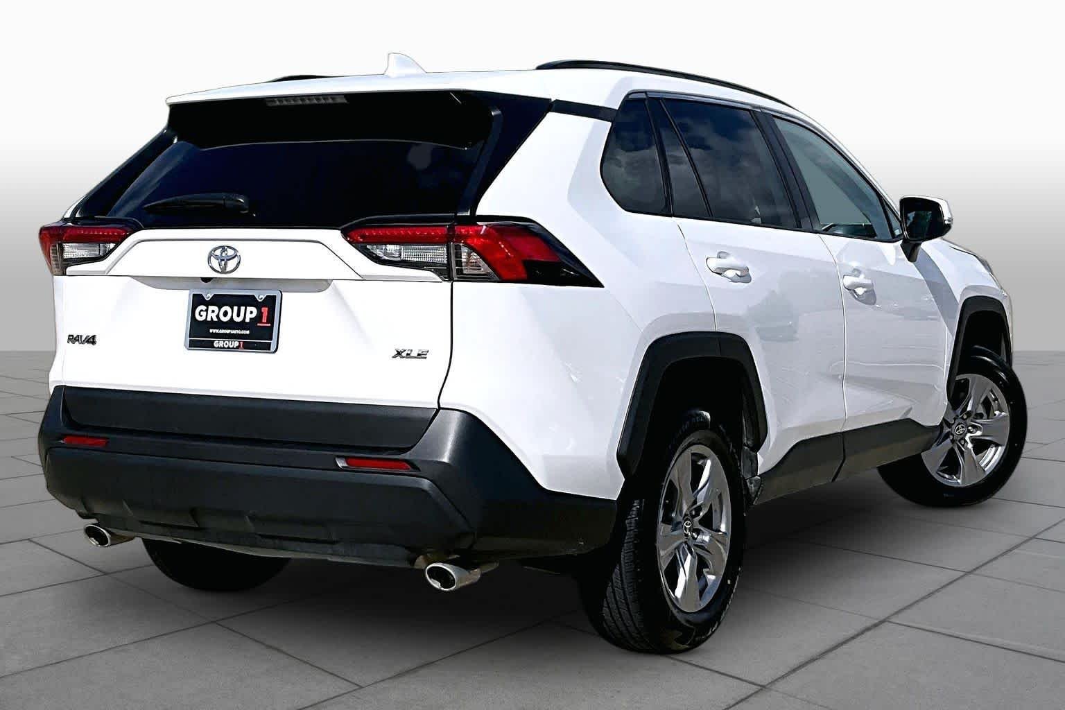 Used 2025 Ice Cap Toyota XLE image 13