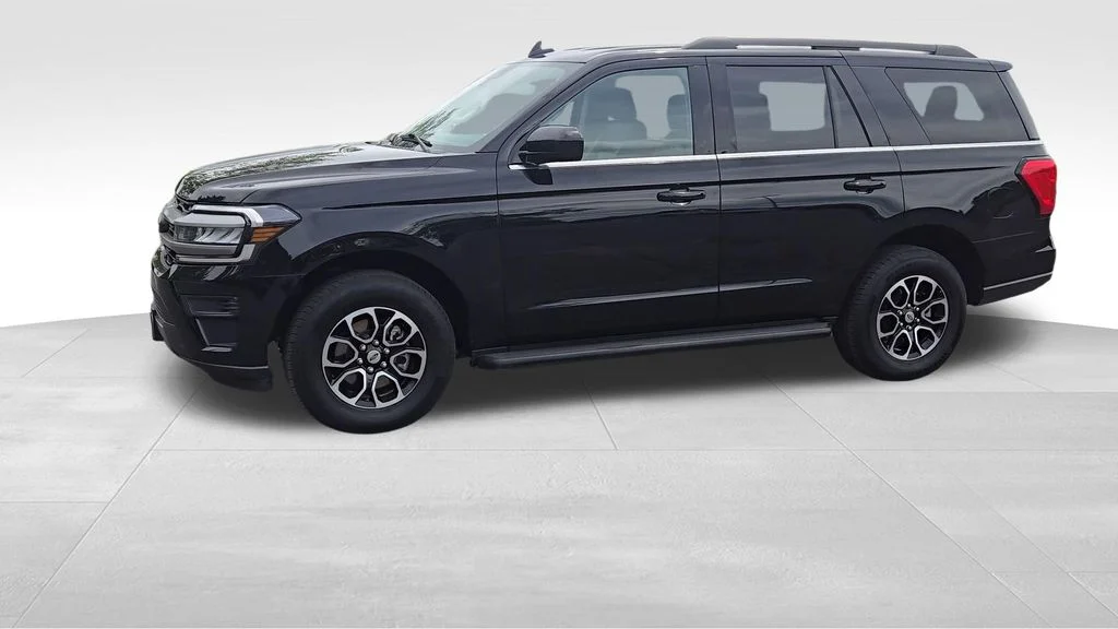 Used 2024 Black Ford XLT image 4