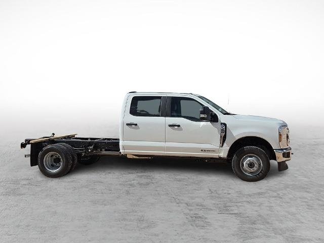 New 2026 Oxford White Ford F-350® XL image 39