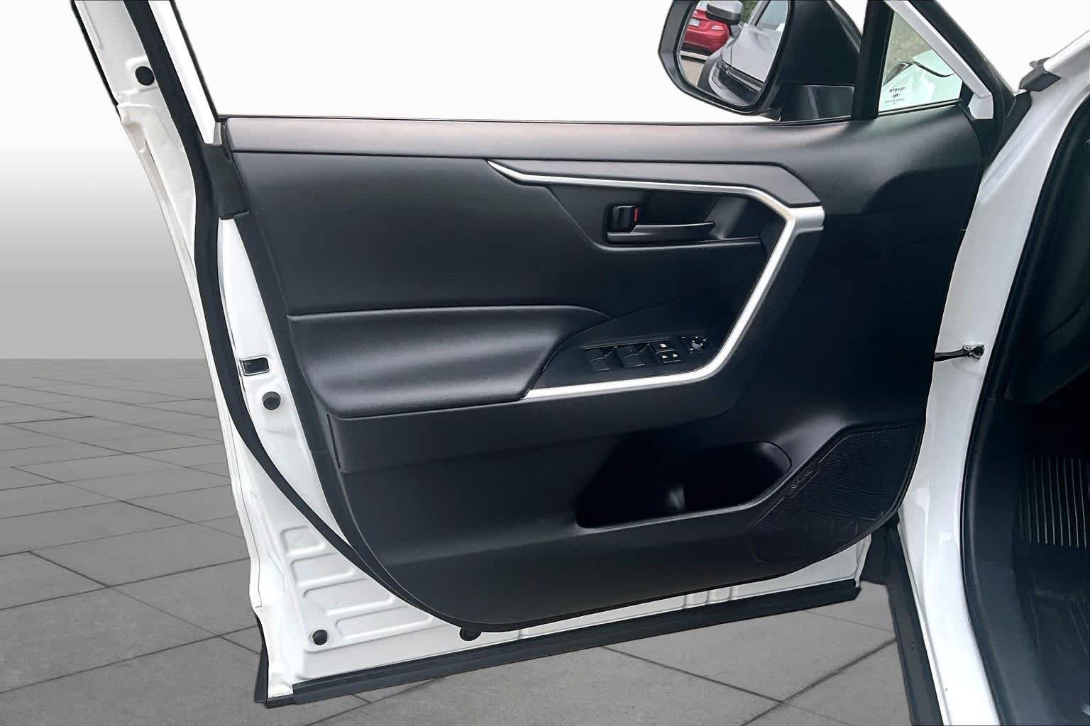 Used 2023 Ice Cap Toyota LE image 20