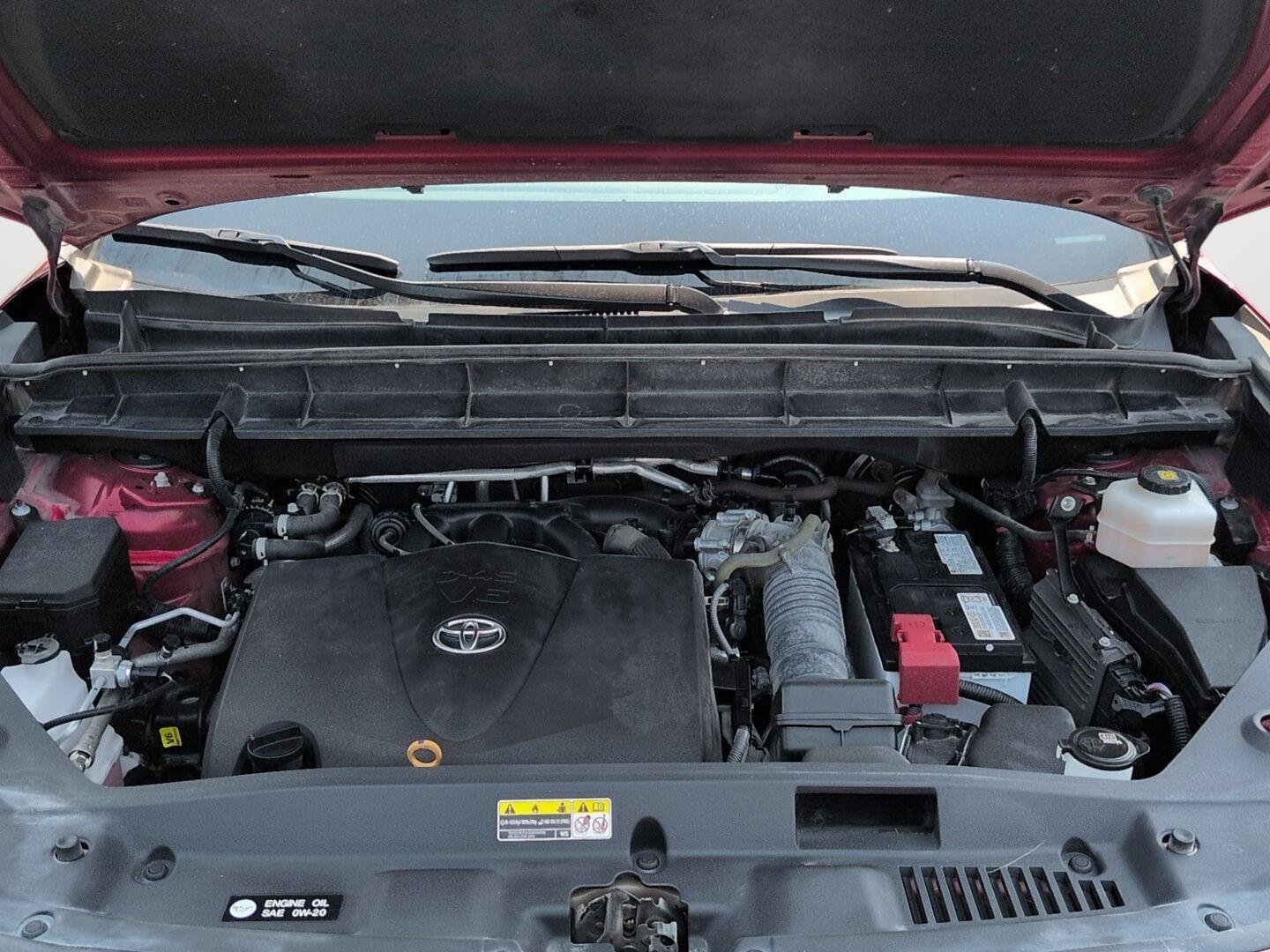Used 2021 Ruby Flare Pearl Toyota XLE image 18