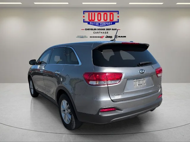Used 2017 Titanium Silver Kia L image 5