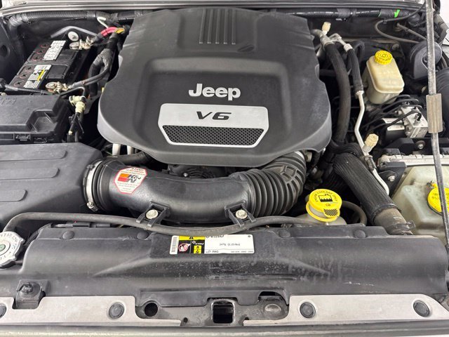 Used 2016 Silver Jeep Unlimited Sahara image 23