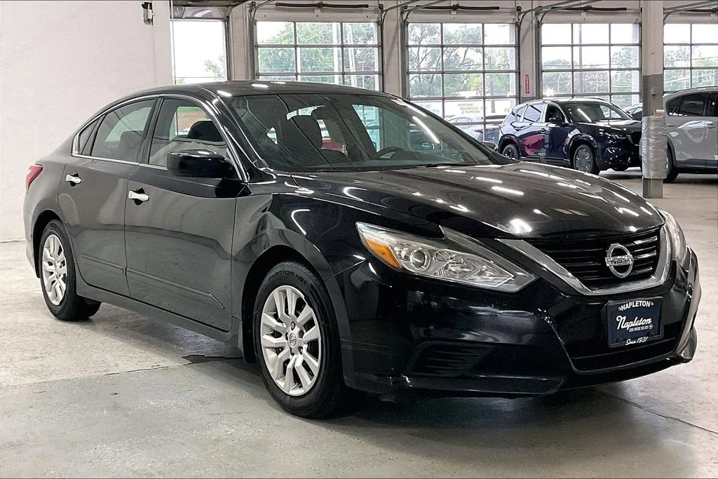 Used 2016 Black Nissan 2.5 S image 31