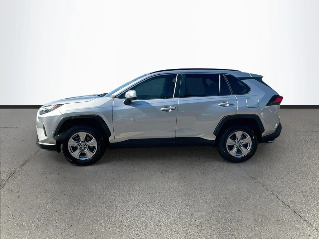 Used 2022 Silver Toyota XLE image 4