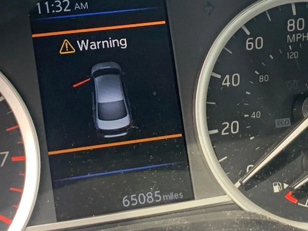 Used 2019 Black Nissan SR image 7