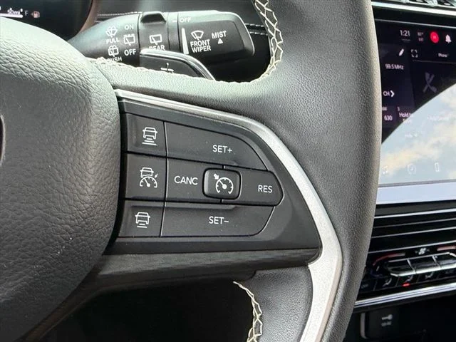 Used 2024 Red Jeep Laredo X image 20