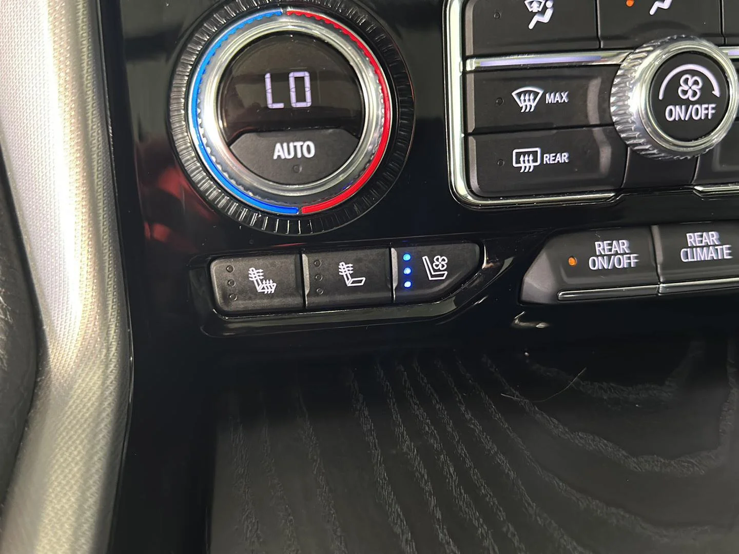 Used 2022 Onyx Black GMC Denali image 18