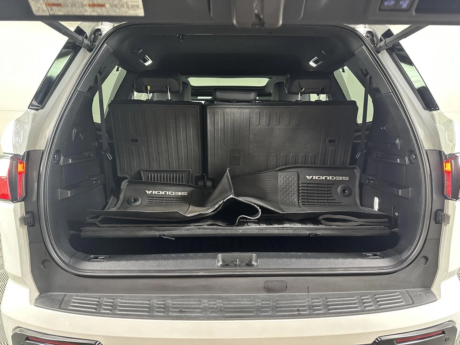 Used 2023 Wind Chill Pearl Toyota Platinum image 22