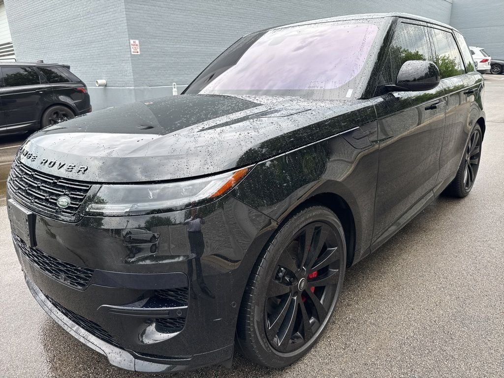 Used 2023 Black Land Rover SE Dynamic image 1