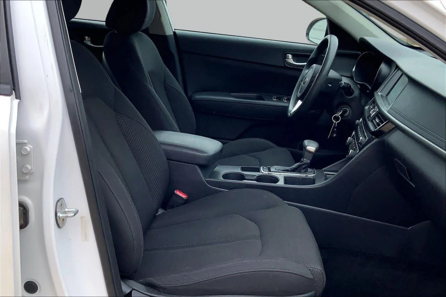 Used 2018 Snow White Pearl Kia LX image 9