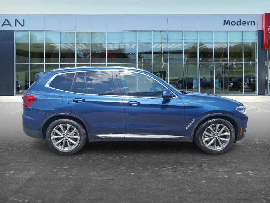 Used 2019 Blue Metallic BMW xDrive30i image 4