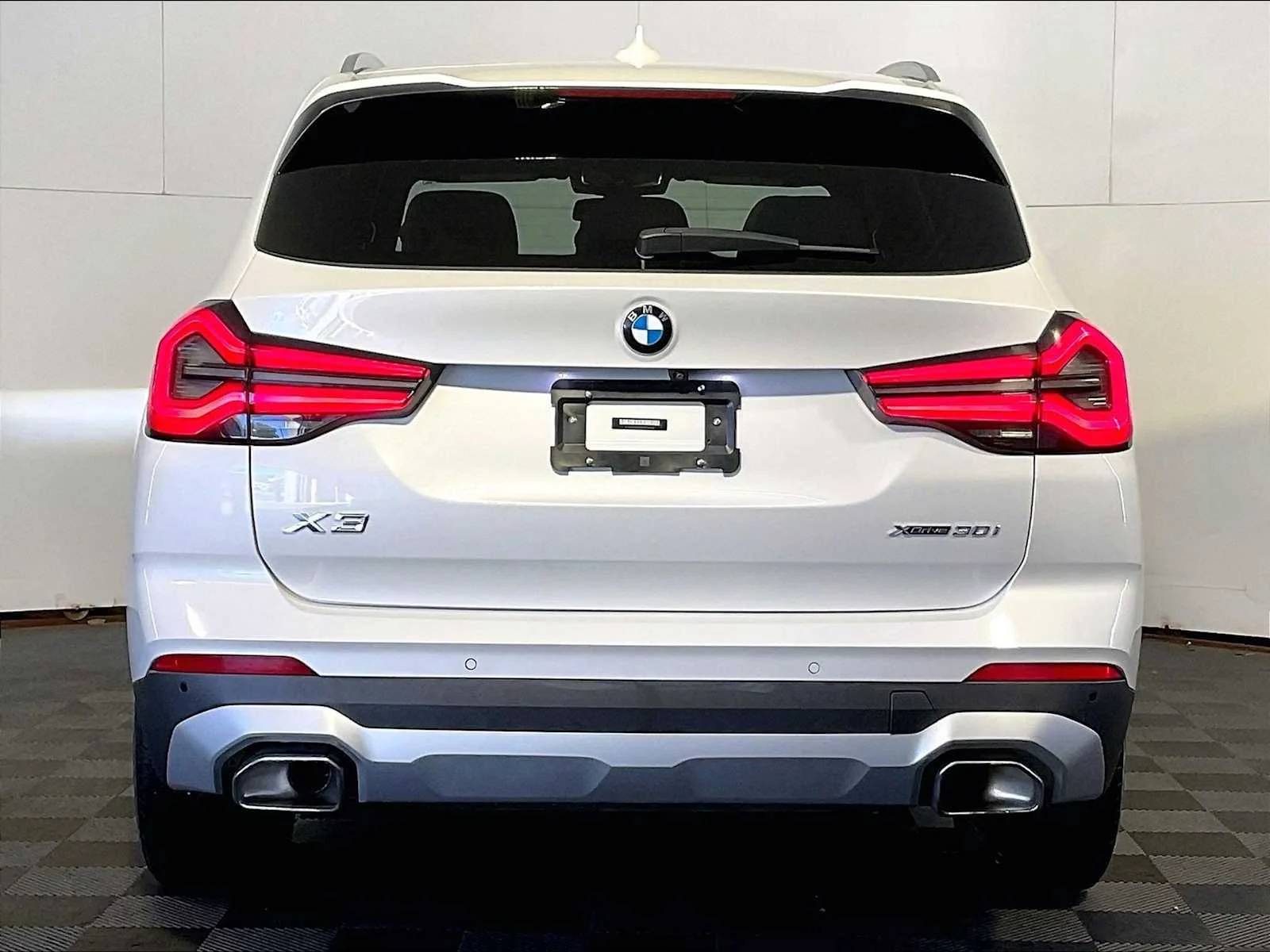 Used 2023 Mineral White Metallic BMW xDrive30i image 6