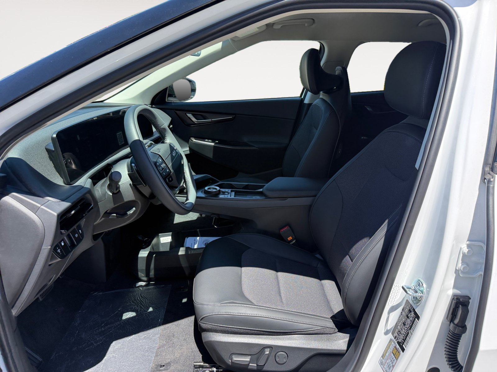 New 2026 Glacial White Pearl Kia LIGHT image 10