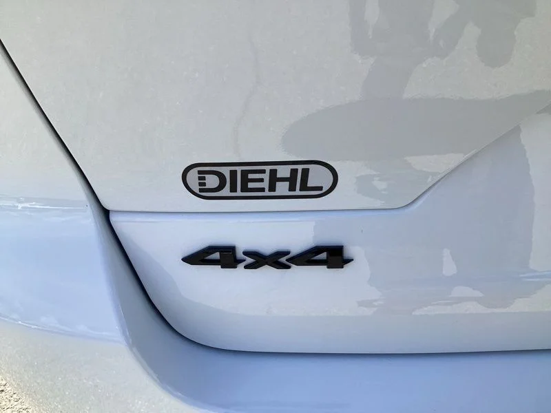 New 2026 Bright White Clear-Coat Exterior Paint Jeep Altitude image 12