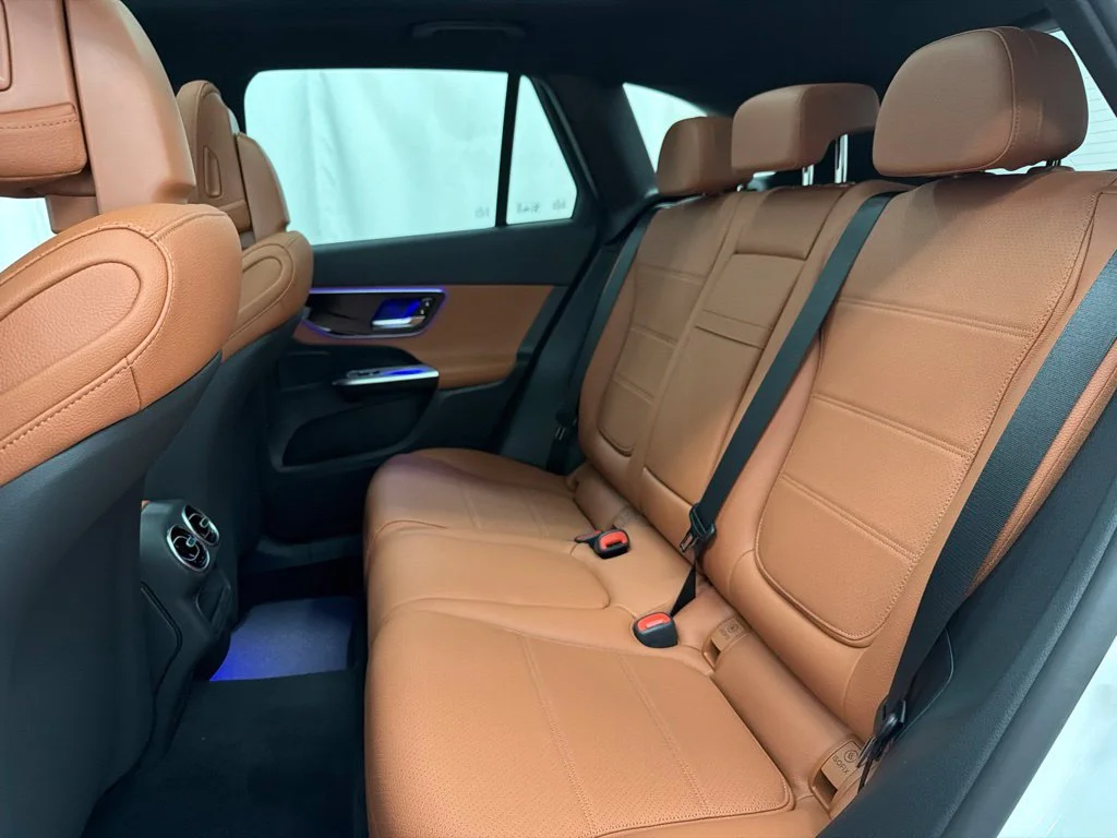 New 2027 White Mercedes-Benz GLC 300 image 20