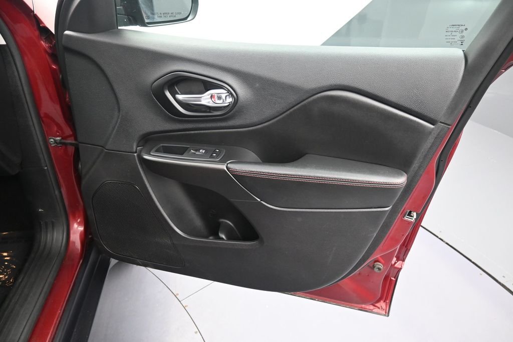 Used 2020 Velvet Red Pearlcoat Jeep Trailhawk image 17