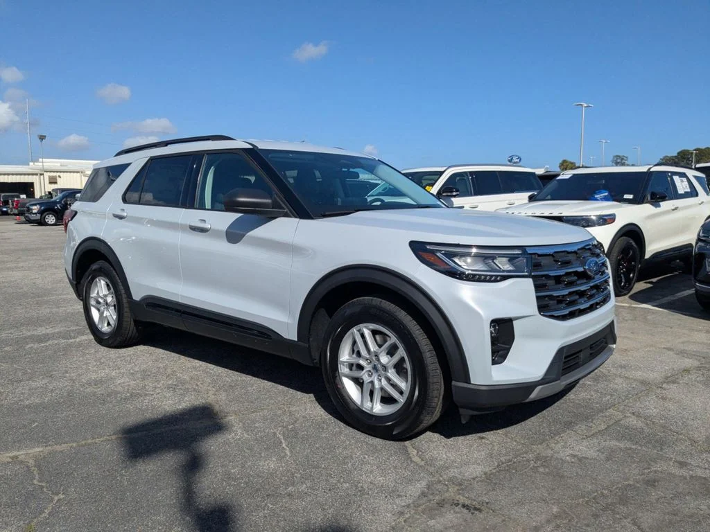 New 2026 Space White Metallic Ford Active image 2
