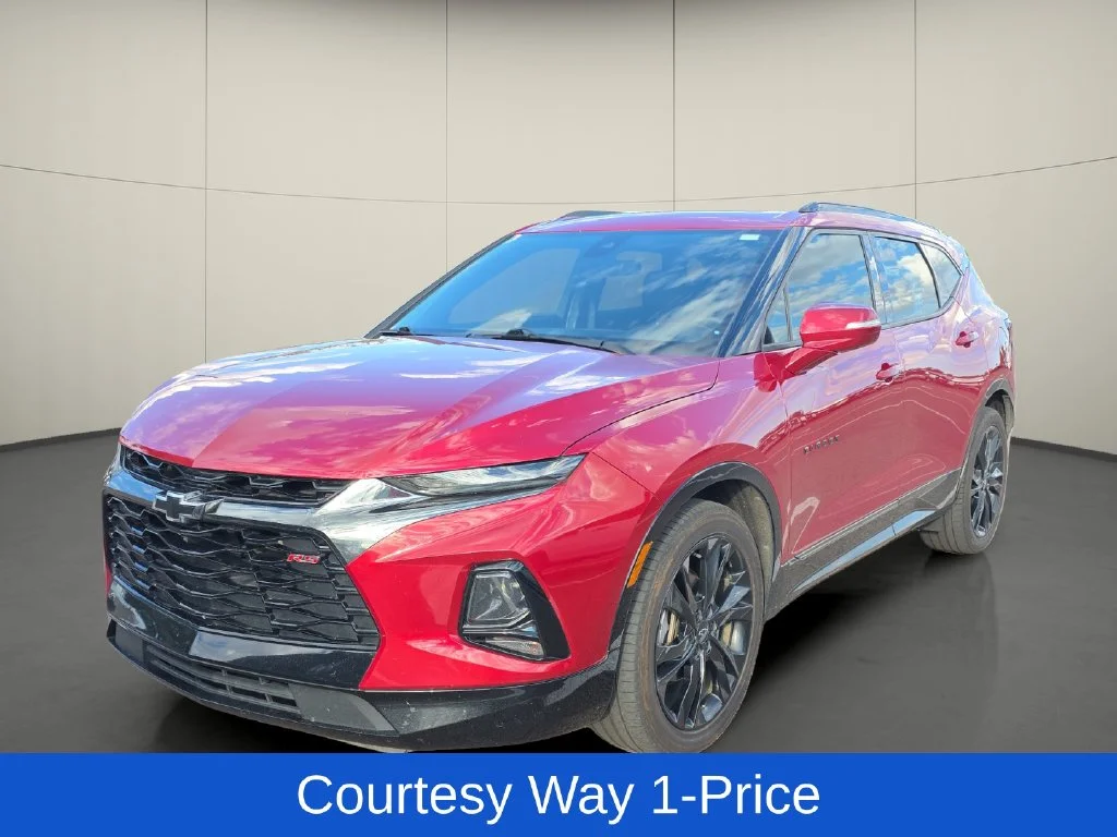 Used 2019 Red Chevrolet RS image 4