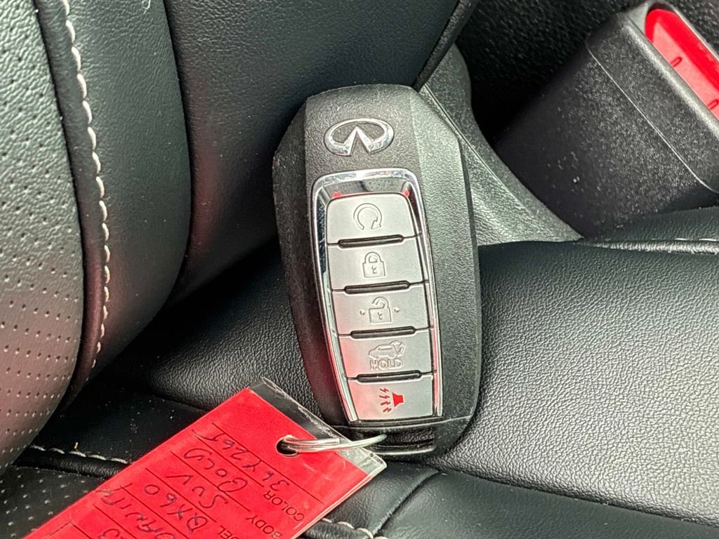 Used 2023 Silver INFINITI LUXE image 9