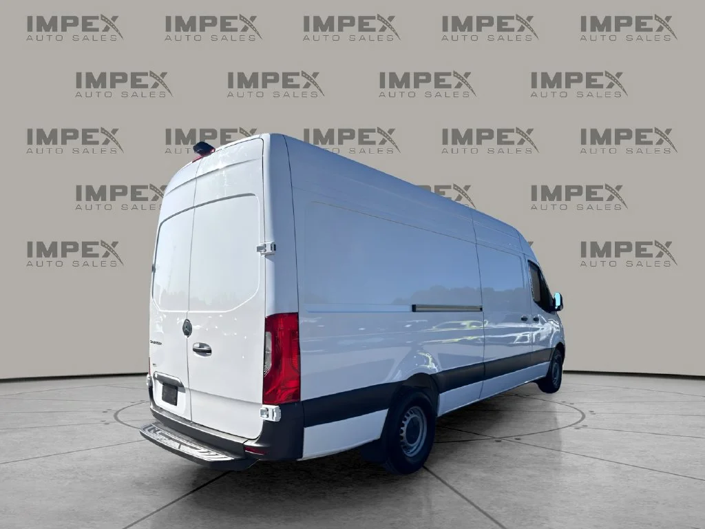 Used 2025 White Mercedes-Benz Cargo 170 WB image 5