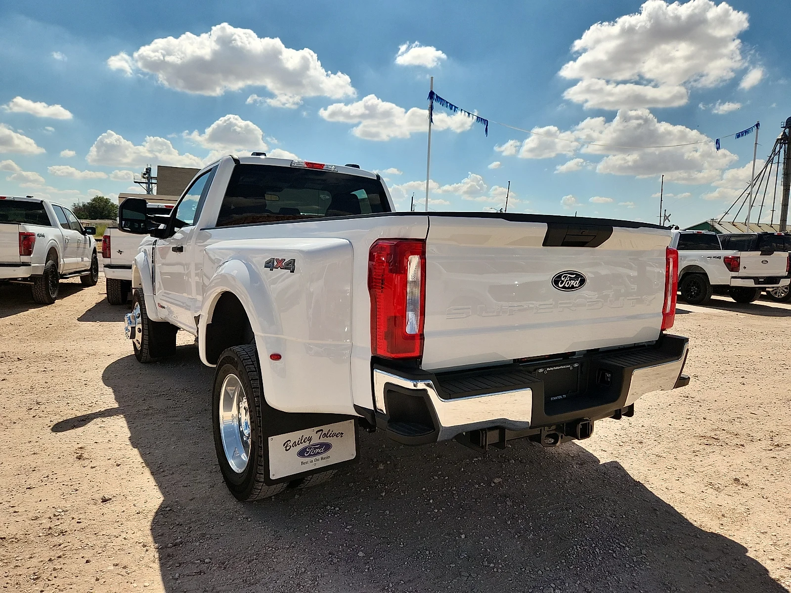New 2027 Oxford White Ford XLT image 5