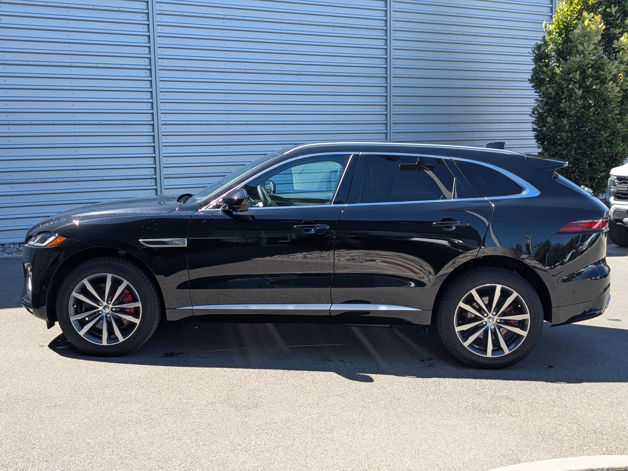 New 2026 Santorini Black JAGUAR  P400 R-DYNAMIC S image 8
