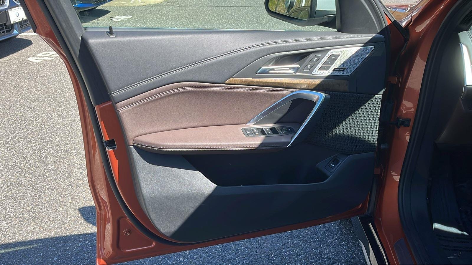 Used 2023 Utah Orange Metallic BMW xDrive28i image 9