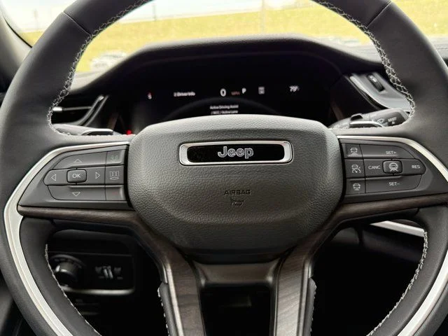 New 2026 Silver Zynith Exterior Paint Jeep Altitude image 18
