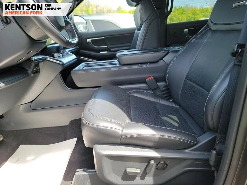 Used 2025 Gray Ford Platinum image 5