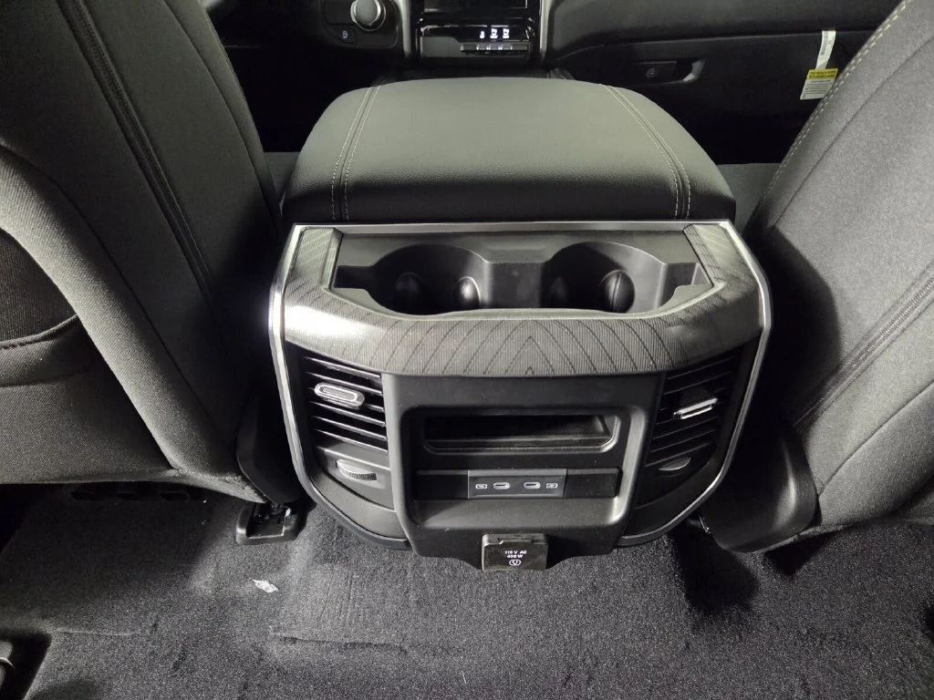 New 2026 Diamond Black Crystal Pearl-Coat Exterior Paint RAM Big Horn image 18