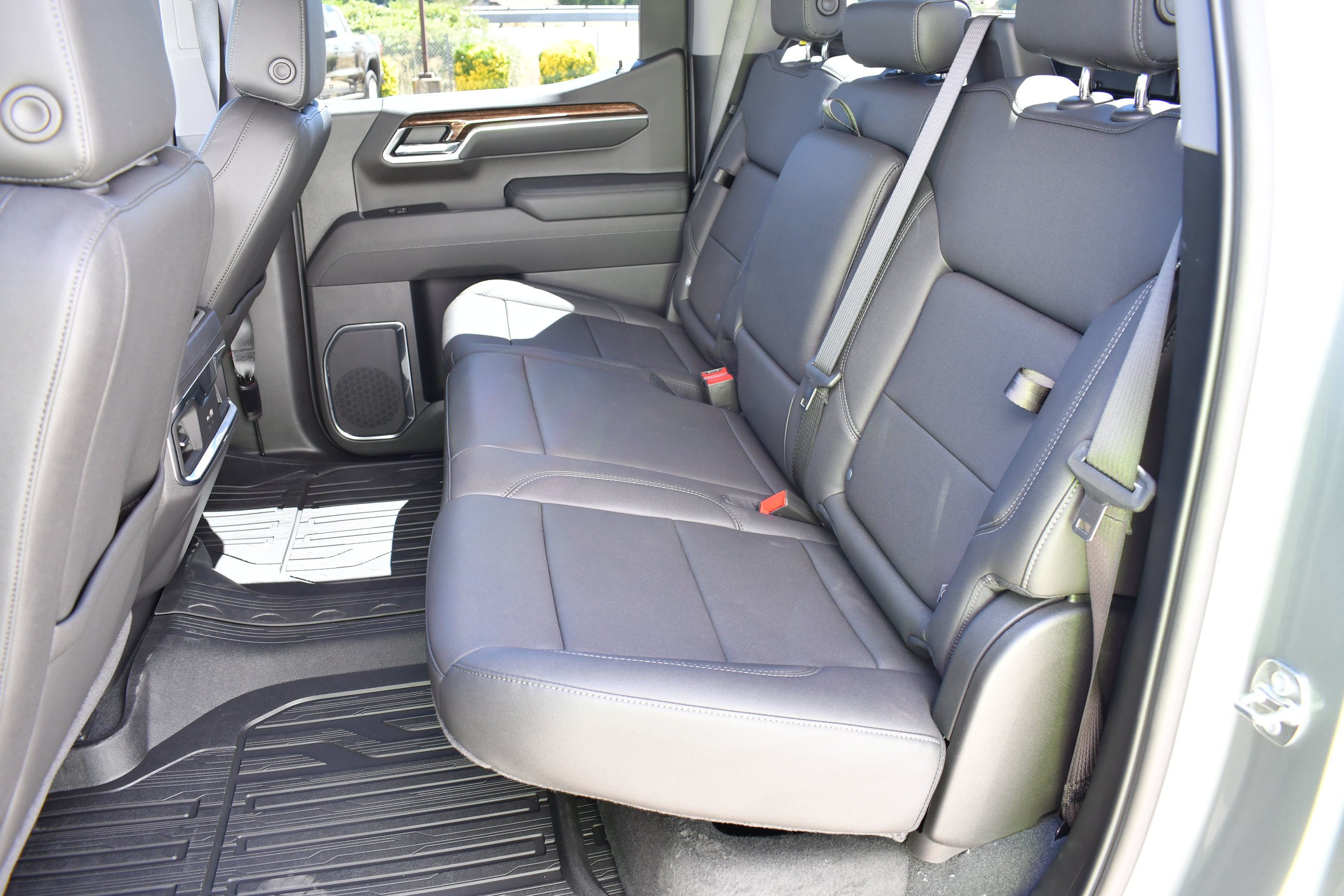 New 2026 Sterling Metallic GMC Elevation image 25