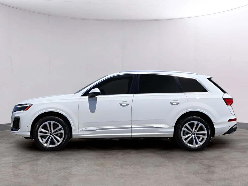 Used 2025  Audi 55 Premium Plus image 4