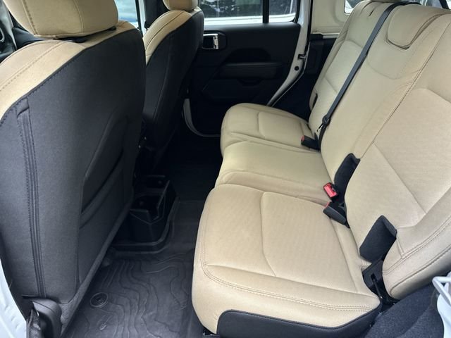 Used 2021 White Jeep Unlimited Sahara image 23