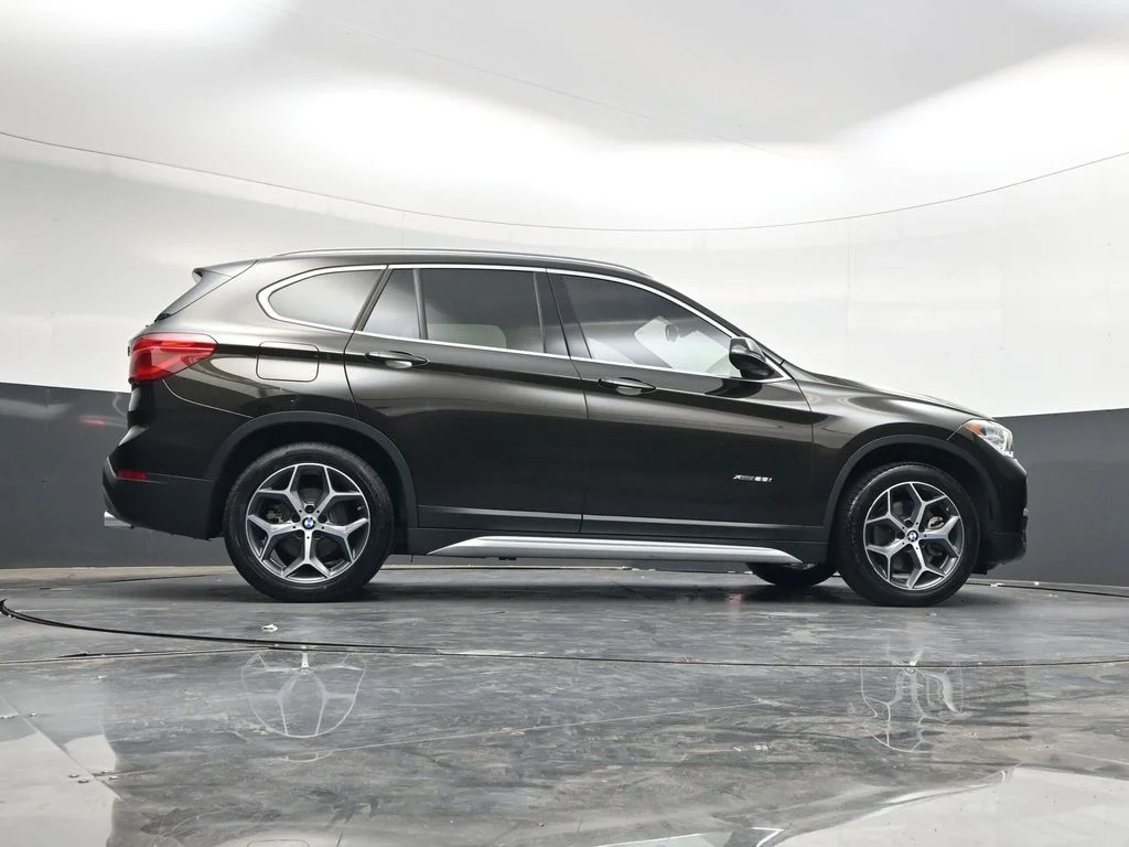 Used 2017 Dark Olive Metallic BMW xDrive28i image 39