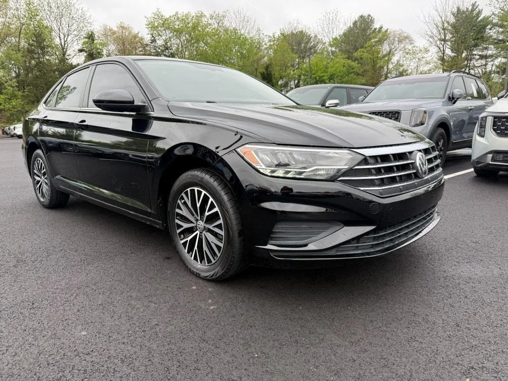 Used 2020 Black Uni Volkswagen SE Automatic (SULEV) w/ Cold Weather Pkg image 2