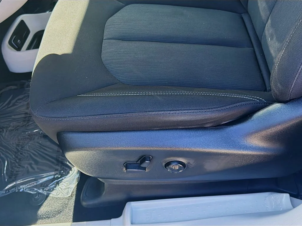 Used 2023 White Chrysler LX image 17