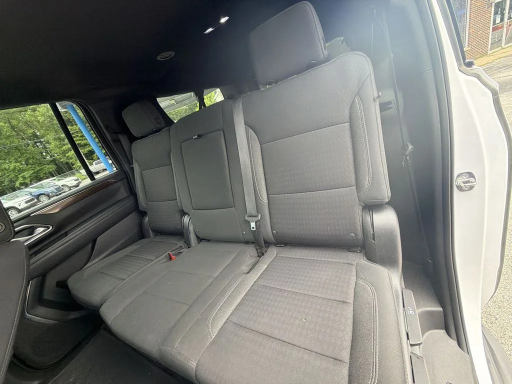 Used 2022 White GMC SLE image 26