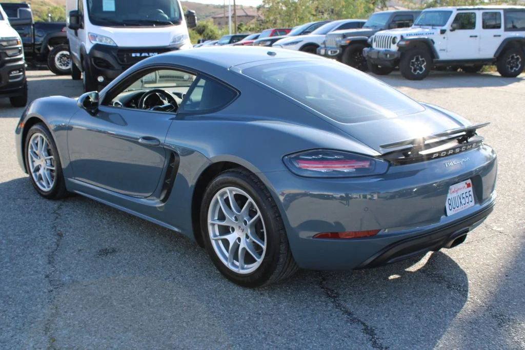 Used 2018  Porsche Base image 6