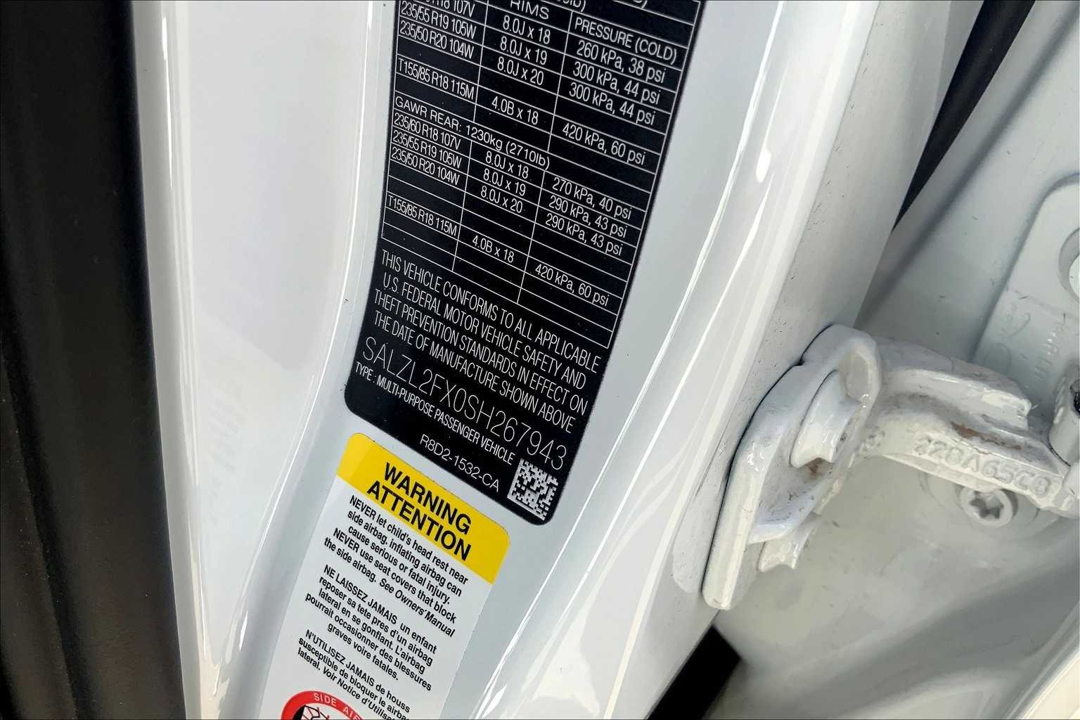 Used 2025 Fuji White Land Rover Dynamic SE image 34