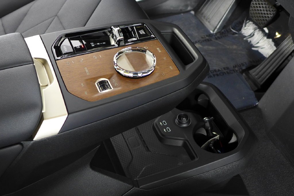 Certified Used 2023 Black Sapphire Metallic BMW M60 image 14