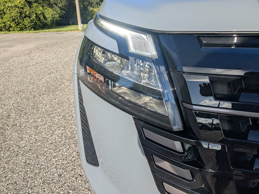 New 2026 Boulder Gray Pearl / Super Black Two-tone Nissan Platinum image 11