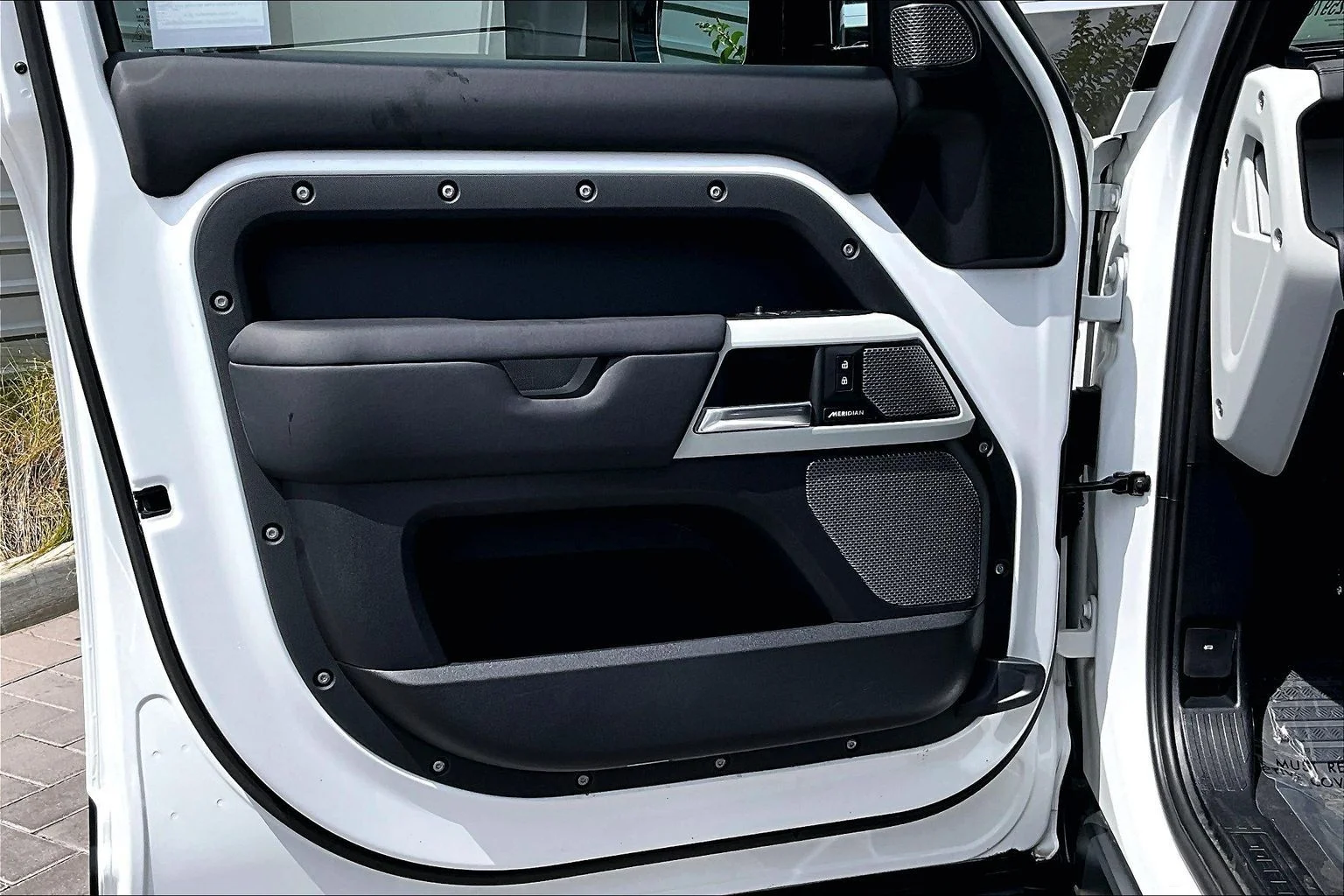 Used 2024 White Land Rover S image 23
