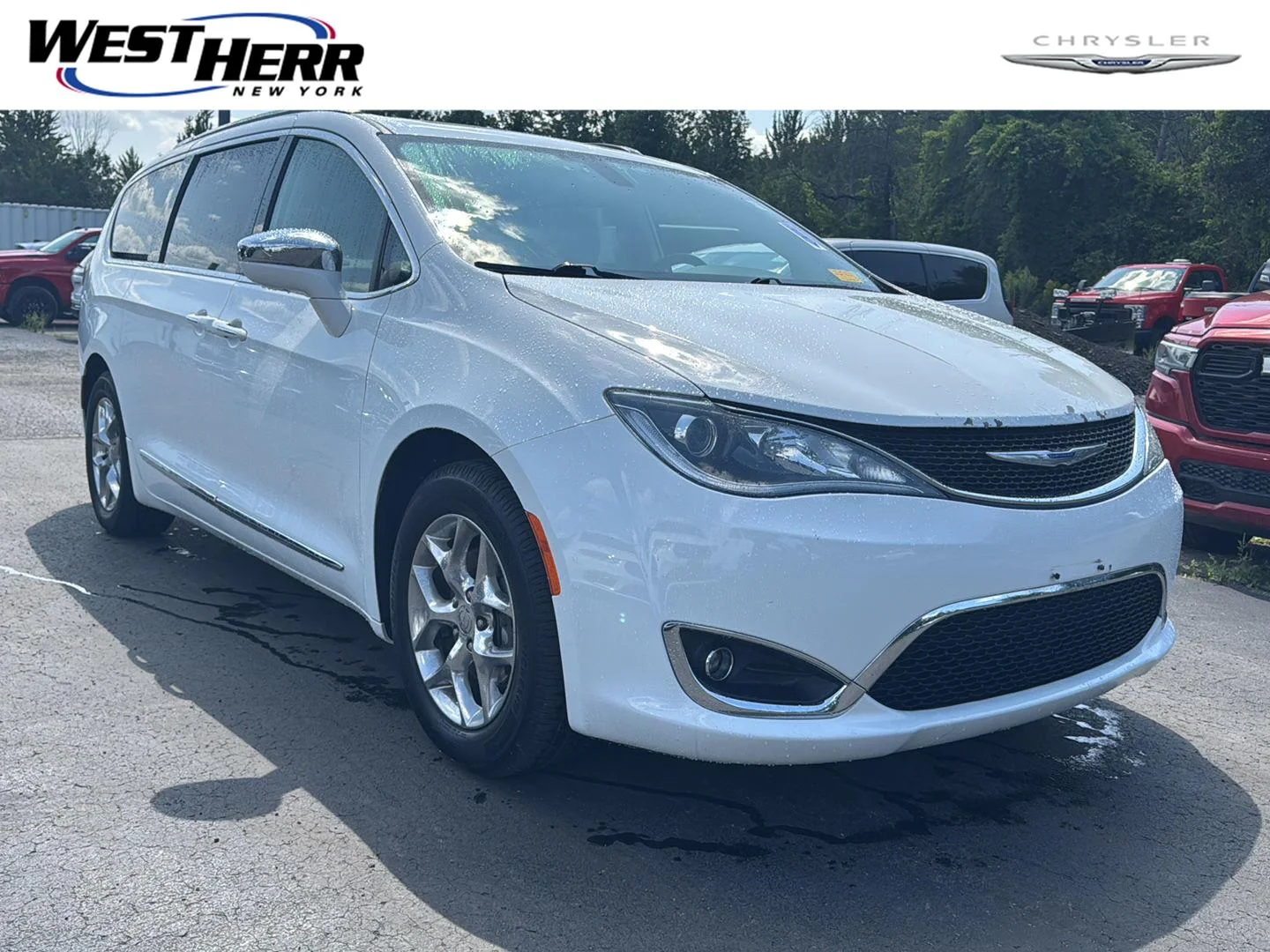 Used 2019 Bright White Clearcoat Chrysler Limited image 1
