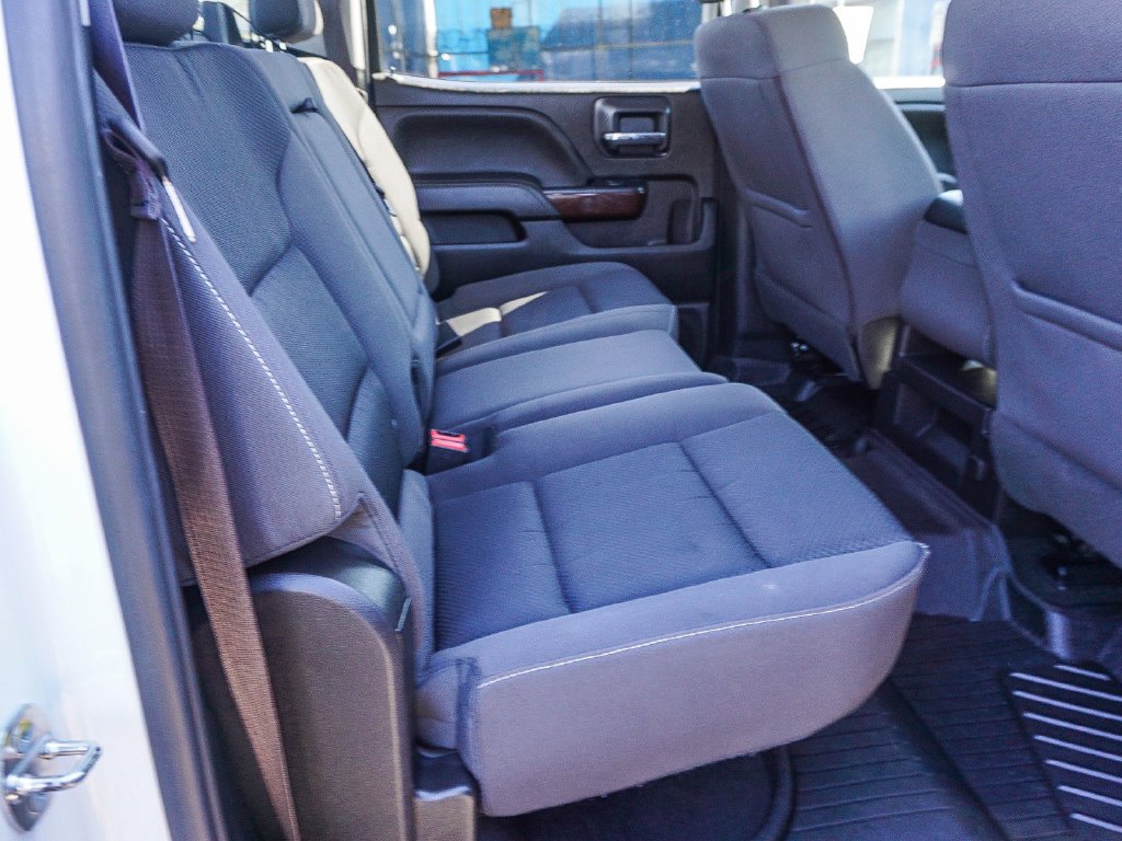 Used 2017 White GMC SLE image 13