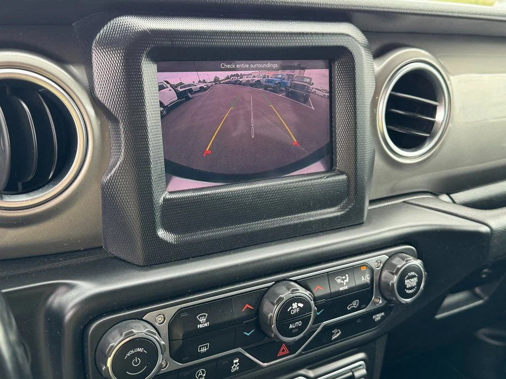 Used 2020 Black Jeep Unlimited Sahara image 33