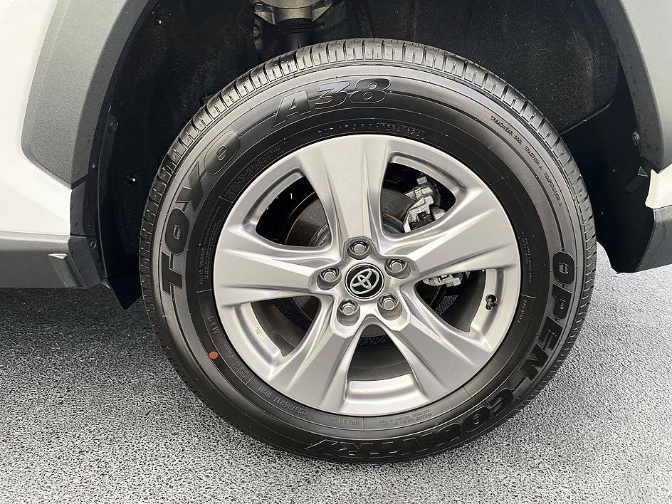Used 2025 Ice Toyota XLE image 28