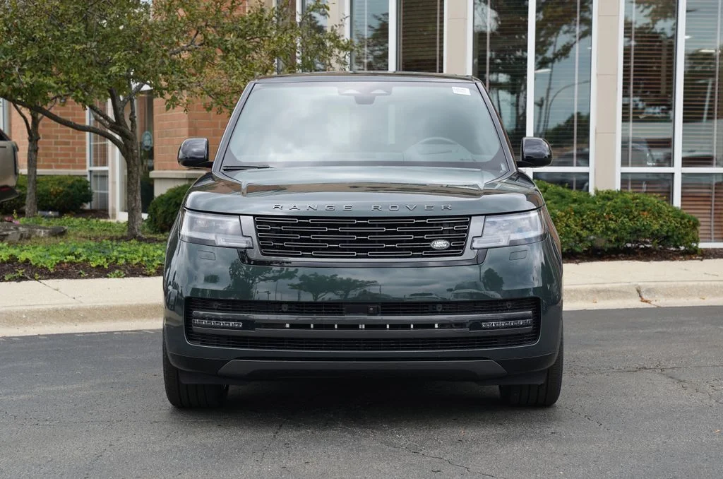 New 2026 Belgravia Green Land Rover SE image 4